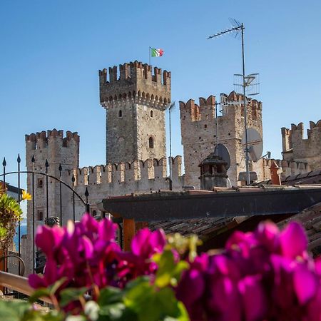 Апартаменты Sirmione4U - Domus By The Castle Экстерьер фото
