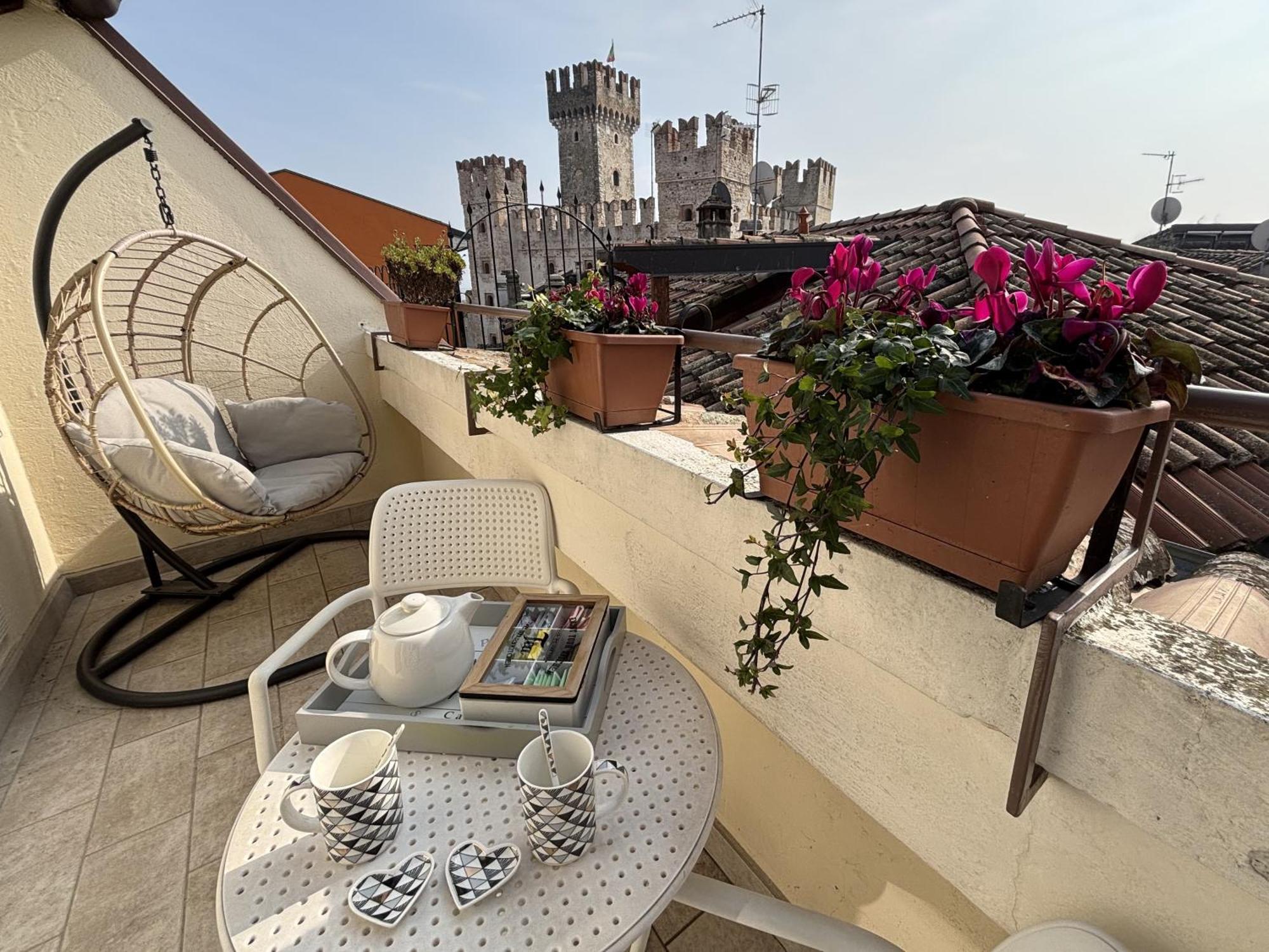 Апартаменты Sirmione4U - Domus By The Castle Экстерьер фото